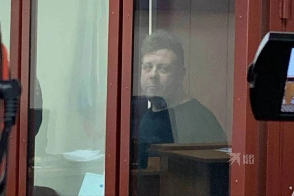 Восемь школьников пострадали от учителя музыки, обвиняемом в покушении на убийство