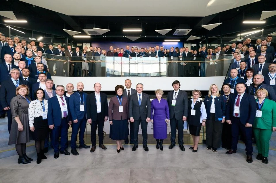 В работе форума участвовали 350 представителей федеральной, региональной и муниципальной власти, парламентариев, бизнеса и общественных организаций. Фото: пресс-служба губернатора Тюменской области.