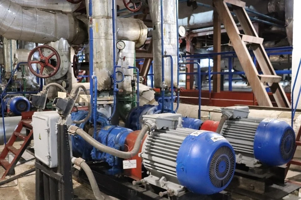 Специалисты делают все возможное, чтобы в домах жителей было тепло. Фото: «Донбасстеплоэнерго»