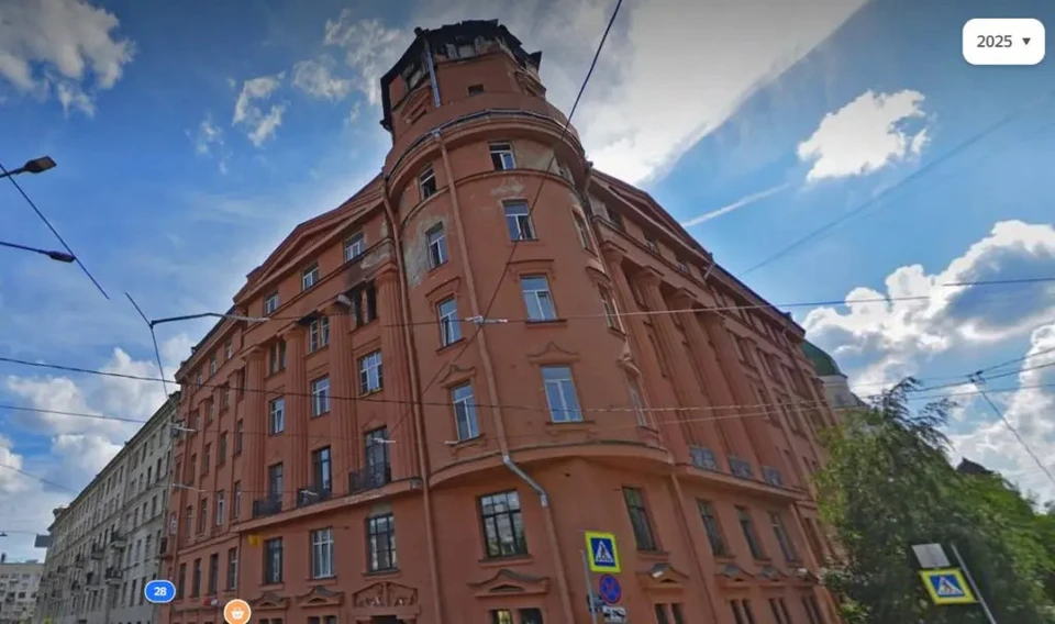 В 2021 году здание пережило пожар. Фото: Яндекс.Панорамы