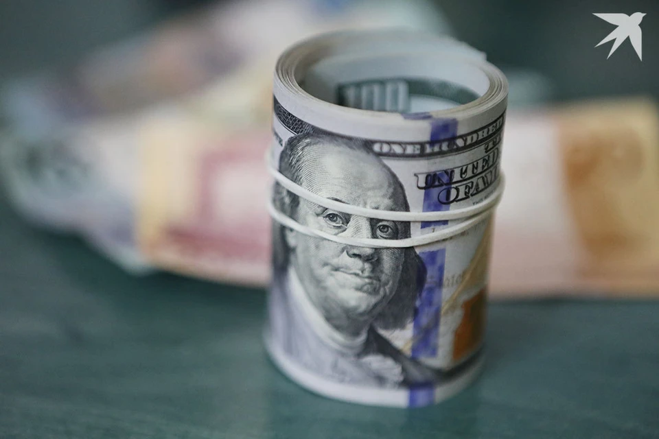 Курс доллара сильно понизился после выходных.