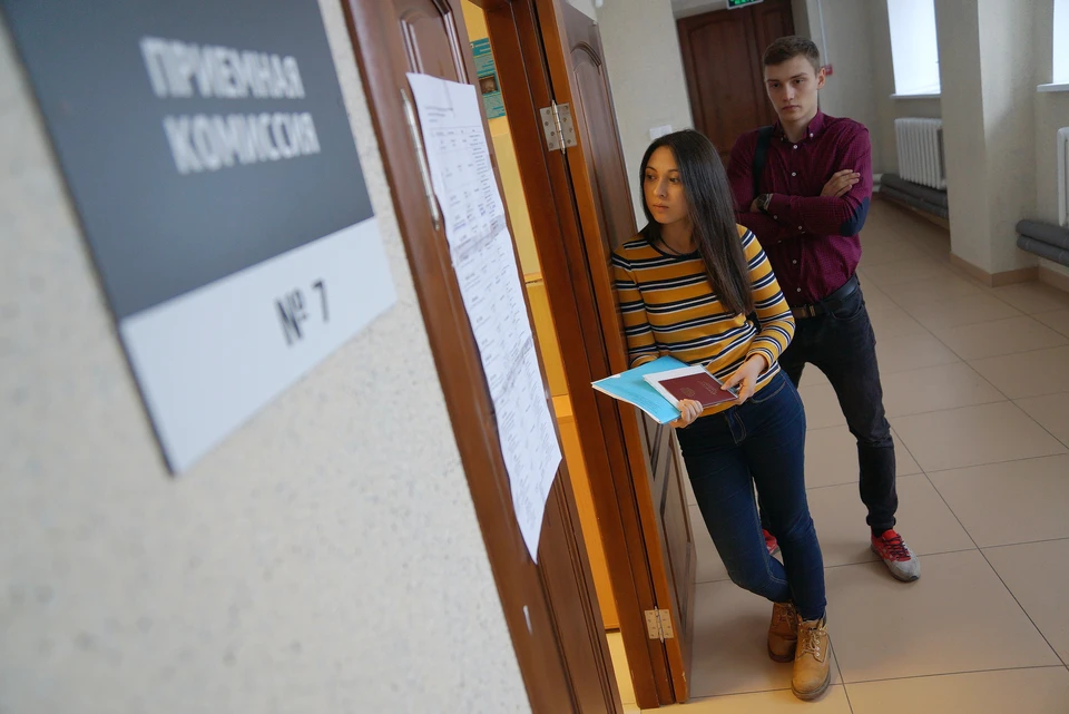 Правительство ограничило число платных мест в вузах на 2026–2027 годы — затронуты 42 направления