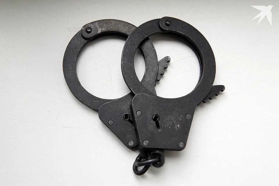 Минчанин выбросил рюмку в окно, возмутившись сюжету передачи, а потом получил штраф. Снимок носит иллюстративный характер.