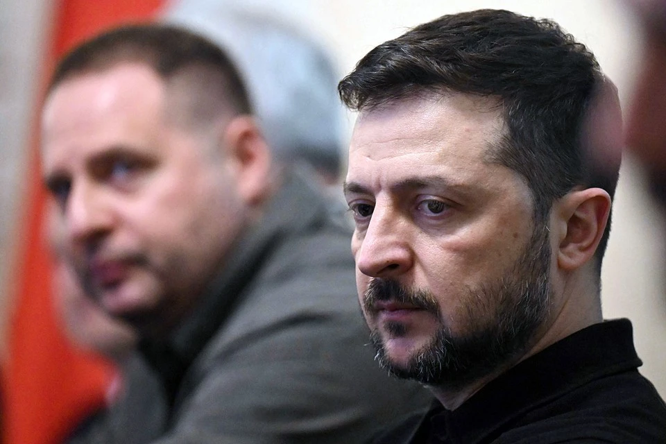 FT: Окружение Зеленского просит его не ехать в США, чтобы не портить переговоры