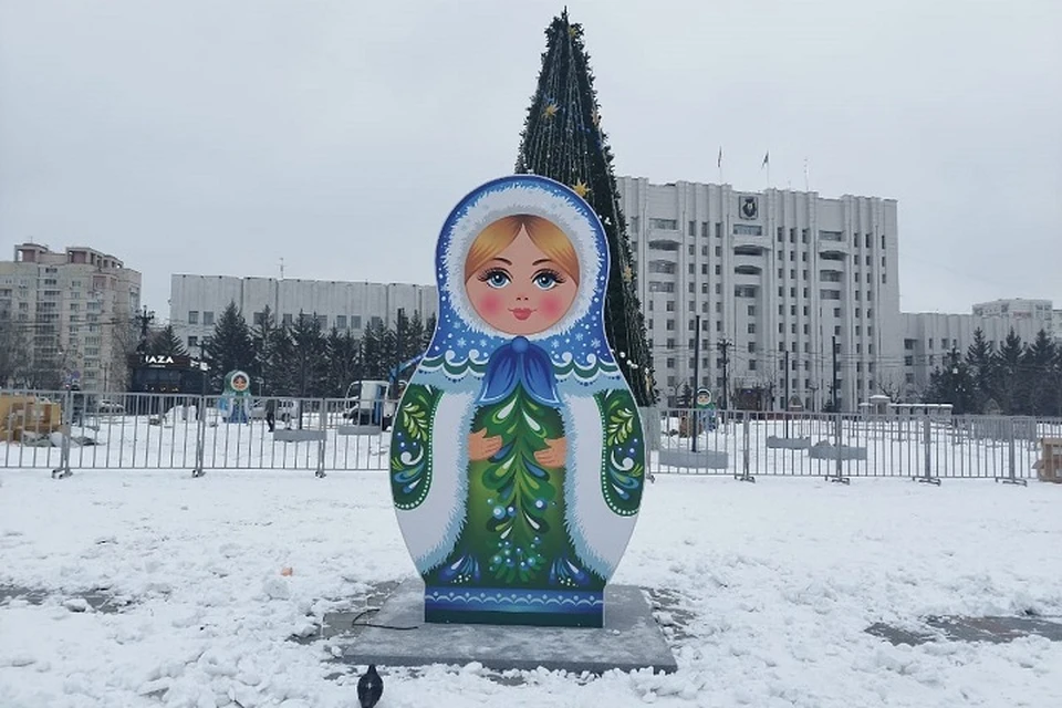 Матрешки на площади Ленина - часть новогоднего оформления