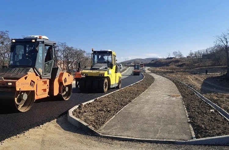 В Большом Камне завершается строительство объездной дороги