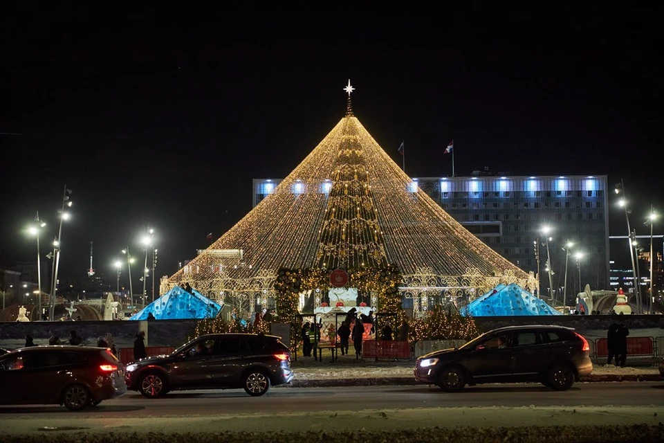 На эспланаде установят новую, 33-метровую ель.