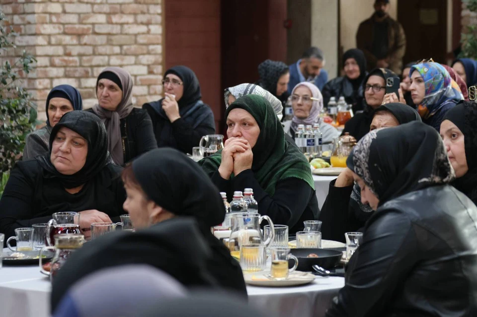 В Дагестане проходит торжественное мероприятие ко Дню матери. Фото: администрация главы РД