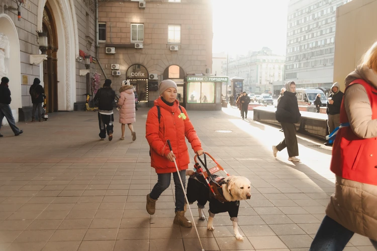 От звуковых маяков до «Покупок в темноте»: в Москве прошёл квест для людей с нарушением зрения