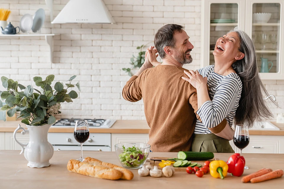 Питание - один из ключевых подходов и основных «китов долголетия». Фото: Inside Creative House/Shutterstock/Fotodom