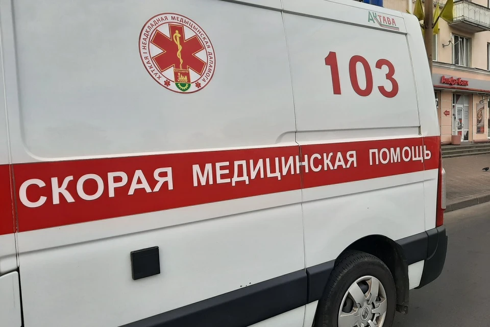 ЖКХ сказало о пенсионерке, которая упала в провал на тротуаре в Минске. Фото используется в качестве иллюстрации: архив «КП».