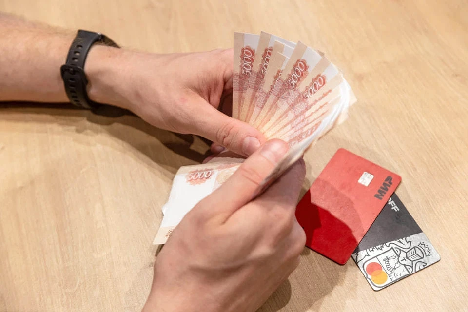 Экономист Мамедова: суточный лимит снятия наличных достигает 300 тысяч рублей