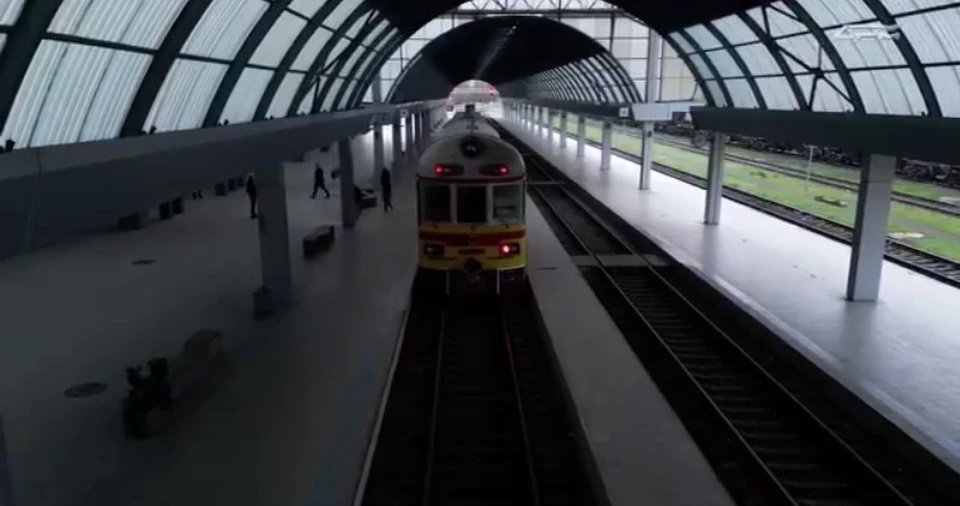 Дорога до аэропорта Кишинева на таком поезде становится утомительной и долгой. Фото: скриншот видео