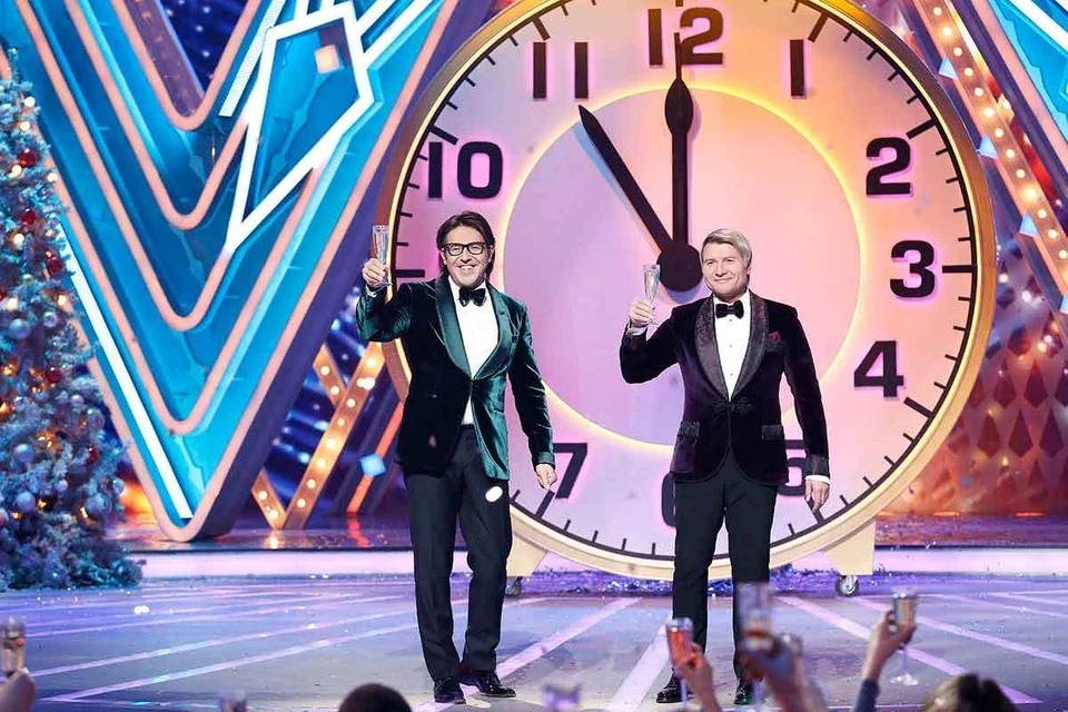 Андрей Малахов и Николай Басков проведут традиционный новогодний огонек. Фото: кадр канала «Россия».