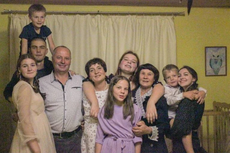 Семья из Забайкалья воспитывает десятерых детей. Фото: личный архив.