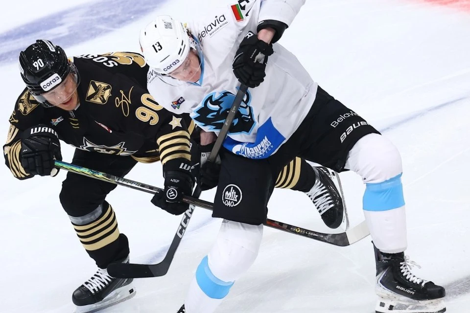 Все 60 минут игры «Адмирала» и минского «Динамо» были боевыми. Фото: ХК «Адмирал»