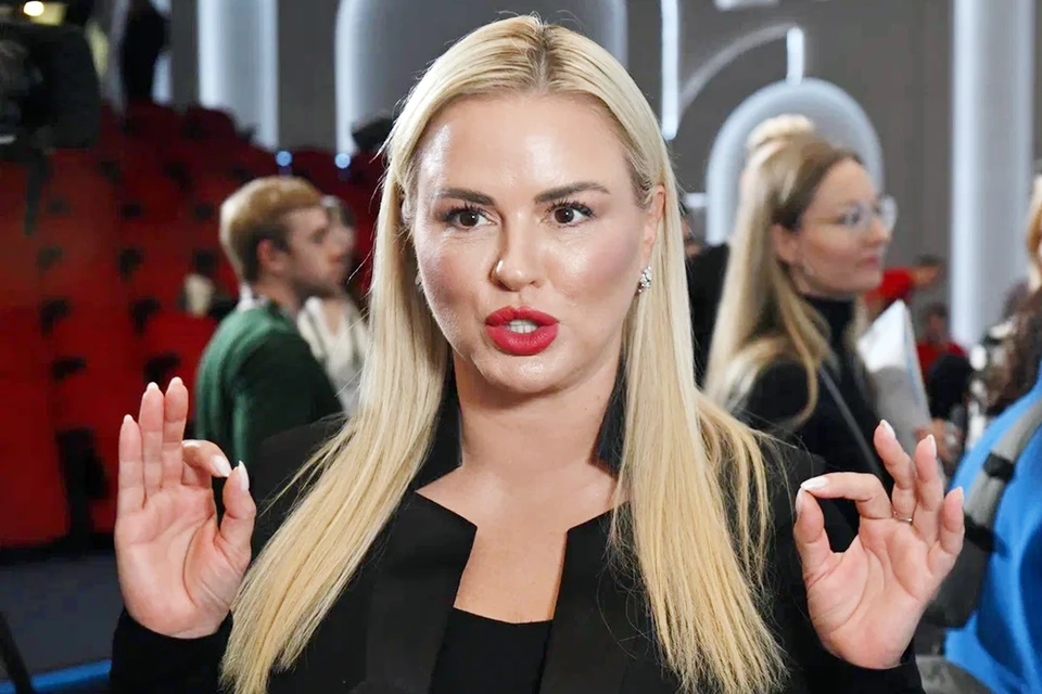 Артистка призналась, что пока ещё не получила предложения от своего возлюбленного