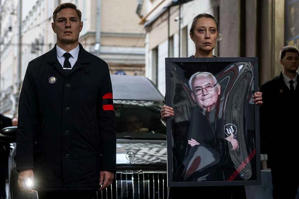 30 ноября ученики, поклонники, звезды кино и театра, а также семья пришли проводить Всеволода Николаевича в последний путь. Фото: Сергей Булкин/ТАСС