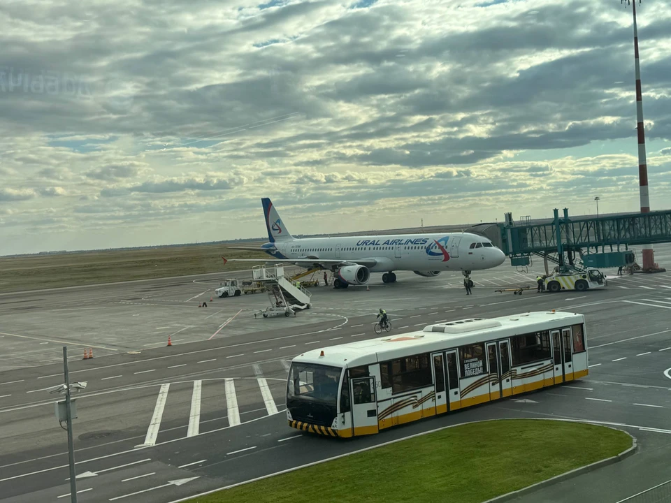 Аэропорт снова принимает и отправляет рейсы.