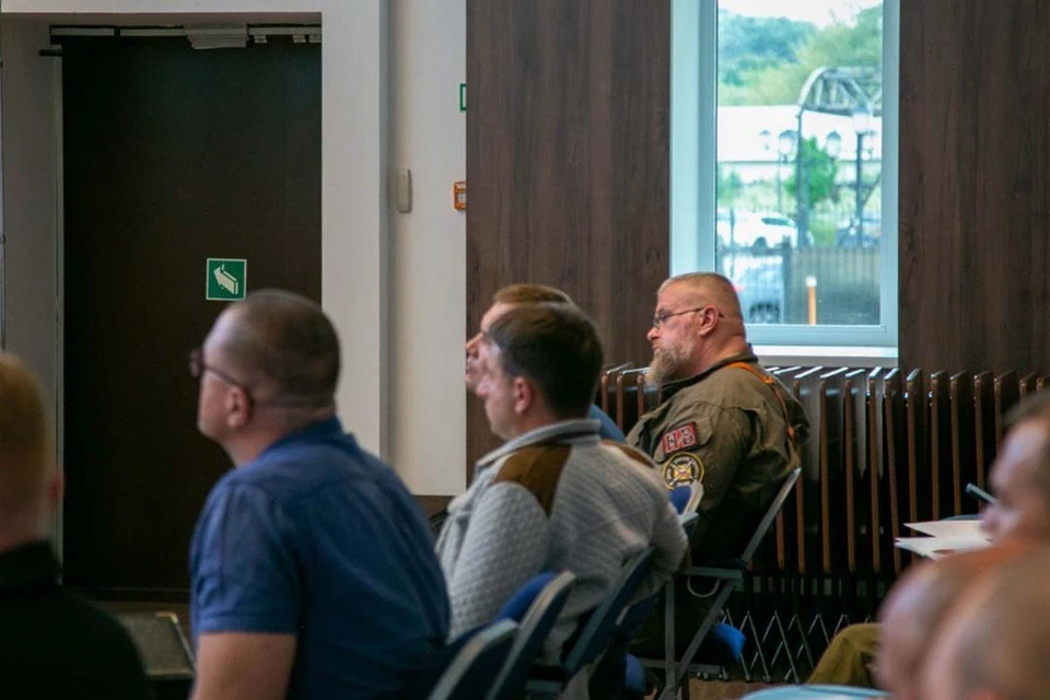 Один из финалистов первой волны проходит стажировку в Комитете по инвестициям. Фото: Смольный