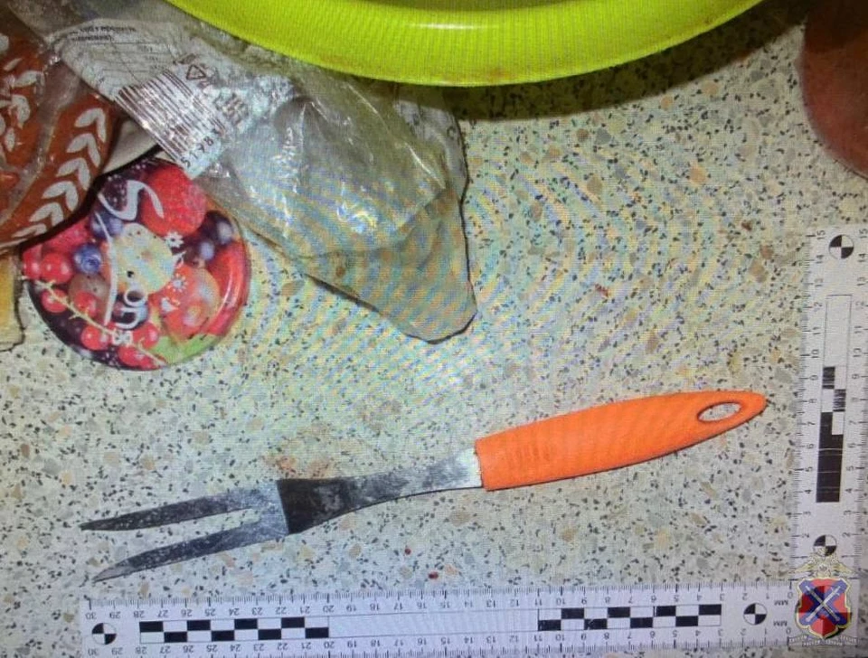 Полиция задержала подозреваемую.