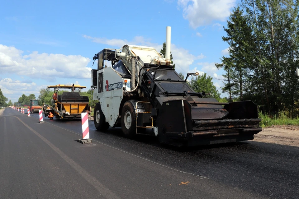 Глава региона отметил, что надо сохранить тенденцию увеличения темпов дорожных ремонтов.