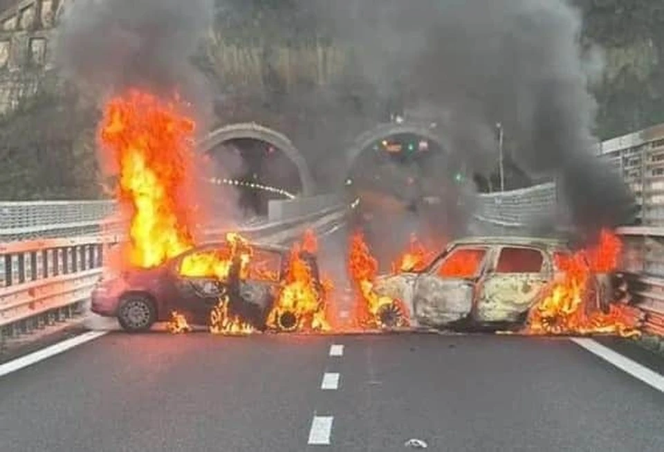 На юге Италии посреди дороги совершили наглое ограбление на 2 млн евро. Фото:Corriere della Sera