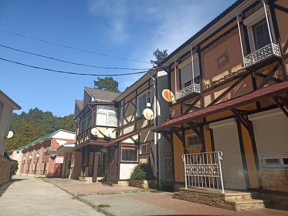 Суд постановил снести этот поселок.