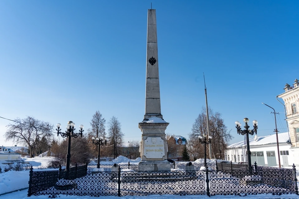 На Соборной площади Кунгура установлен обелиск в память о защитниках города от войск Пугачева. Фото: Центр развития туризма.