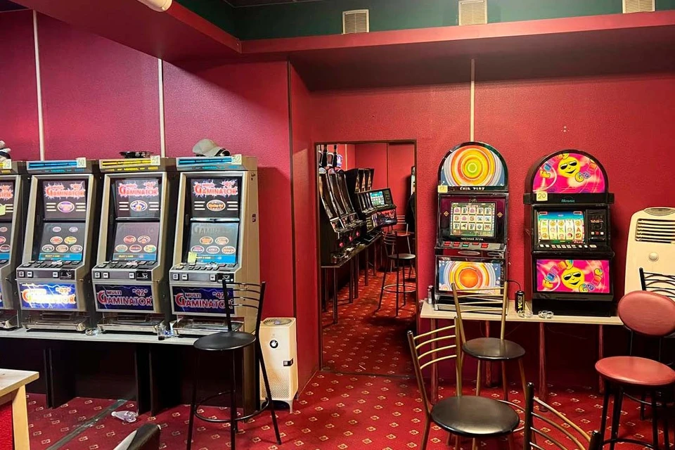 Из помещений изъяли все игровые автоматы. Фото: СУ СК России по Петербургу