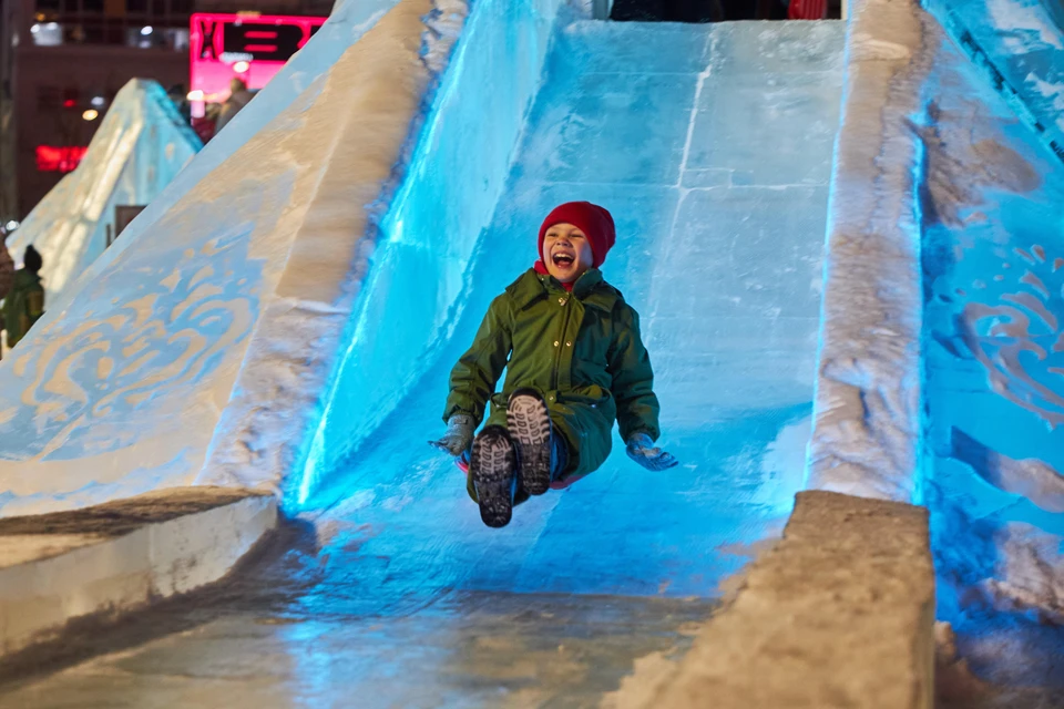 На праздники в регионе украсят более двух тысяч объектов и установят ледовые городки.