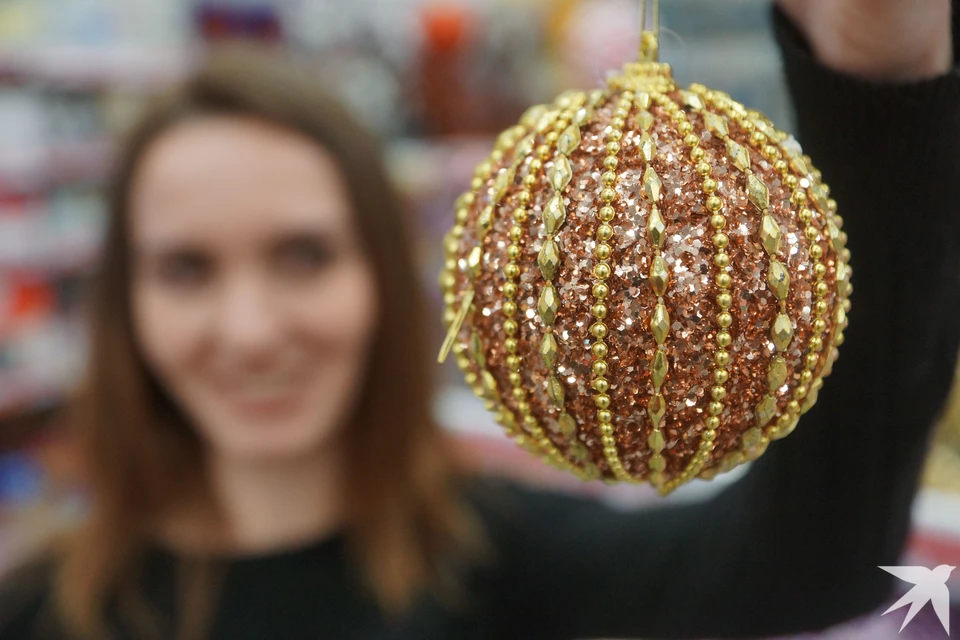 Украшать подъезд к празднику можно, но с соблюдением правил