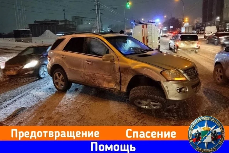 Спасатели оперативно прибыли на место. Фото: пресс-служба МАСС Новосибирск.