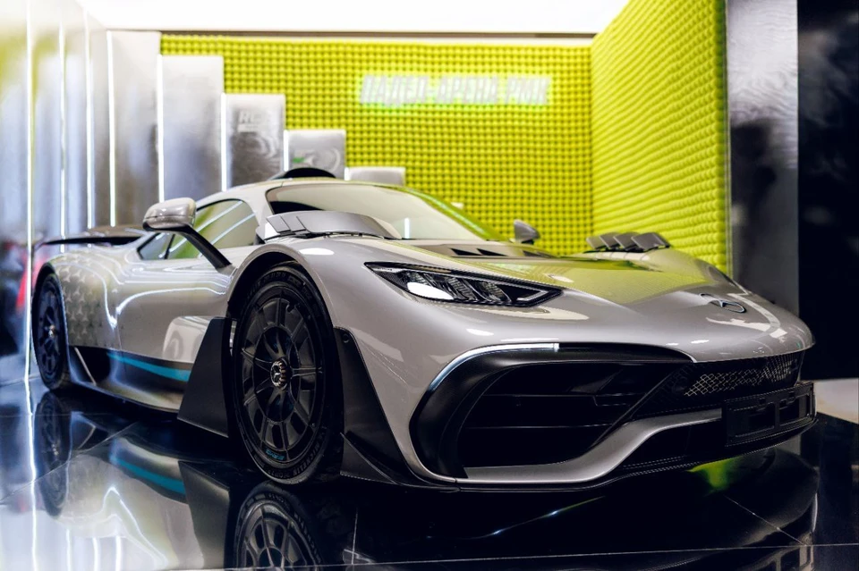 Один из экспонатов будущего музея, Mercedes-AMG ONE, уже можно увидеть на Падел-арене РМК Фото: пресс-служба РМК