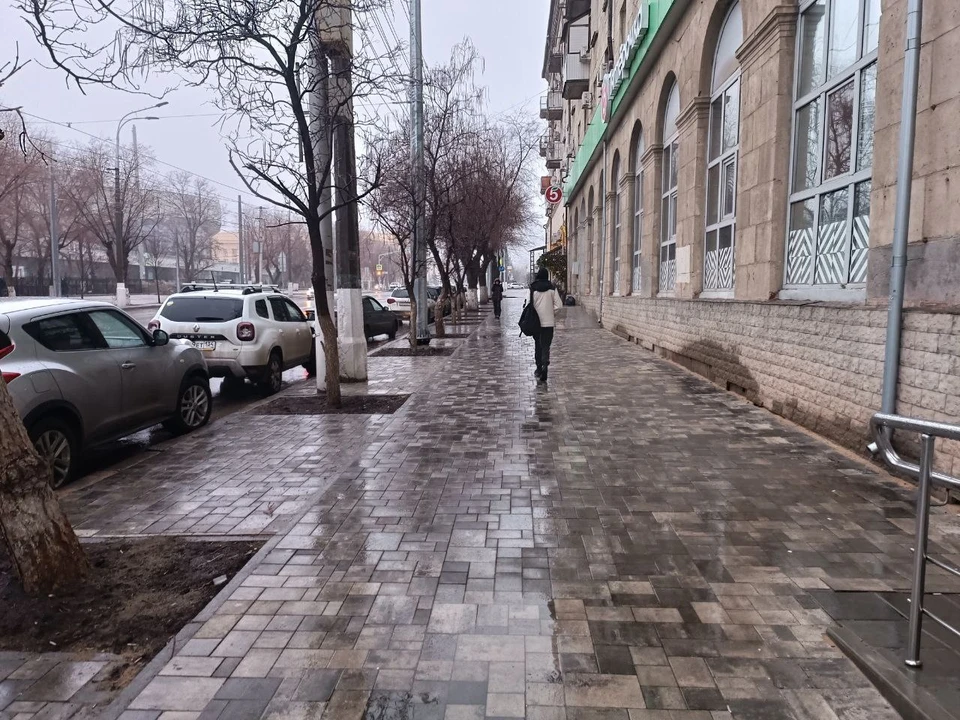 Волгоградцам стоит опасаться скользких дорог и тротуаров, говорят синоптики.