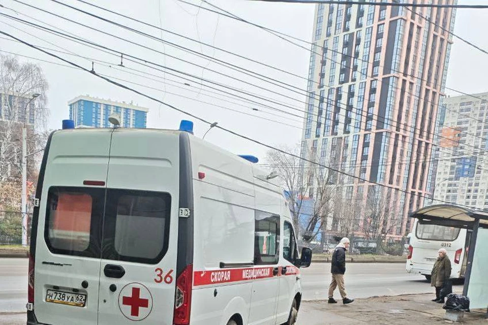 На остановке у автовокзала «Центральный» в Рязани обнаружили мертвого мужчину. Фото: Топор Рязани.