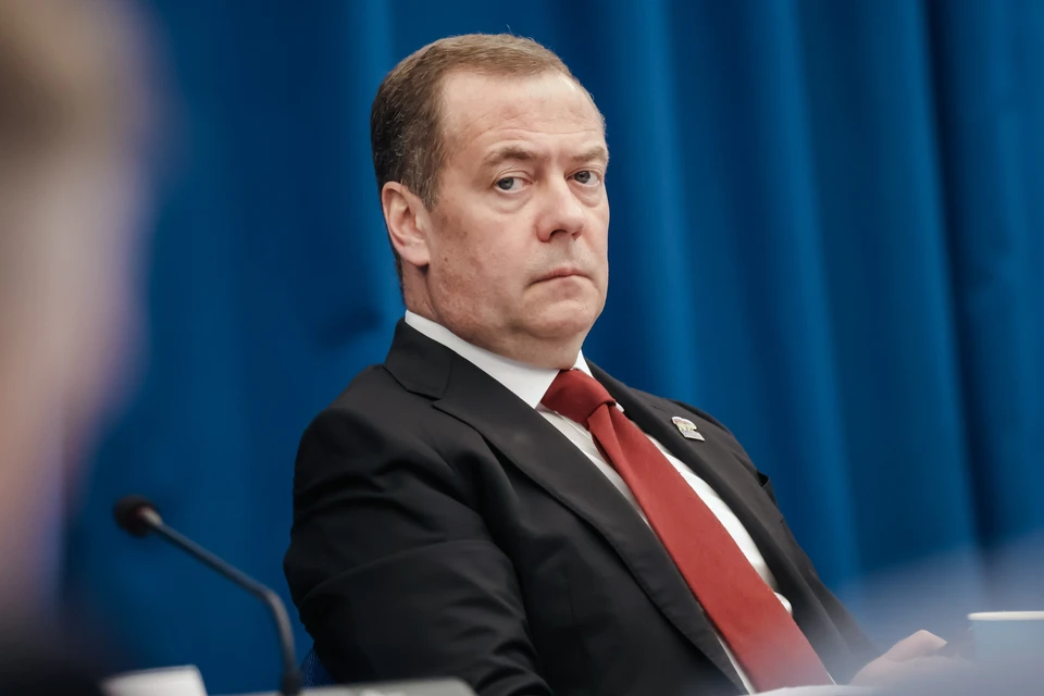 Медведев поддержал слова Маска о необходимости ликвидации Евросоюза