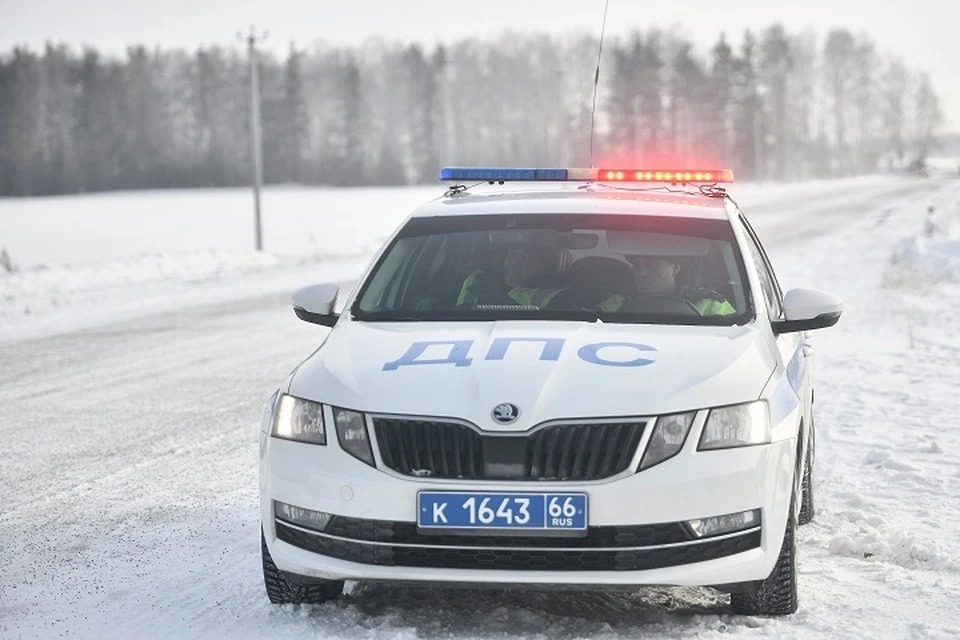 Женщина на «Тойоте» врезалась в столб в Магадане