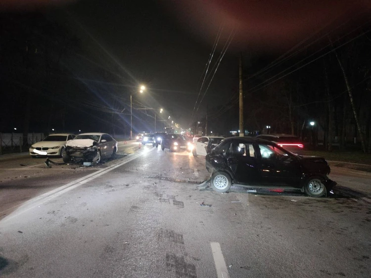 Женщина и годовалая девочка пострадали в массовой аварии в Курске