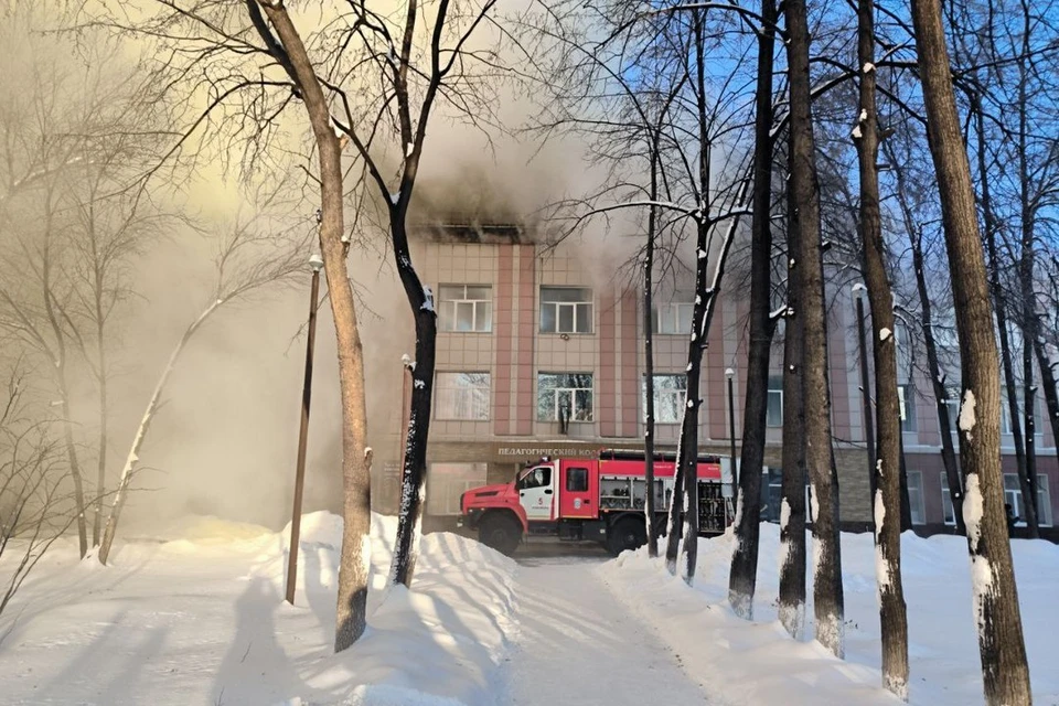 В Новосибирском педагогическом колледже произошел пожар.