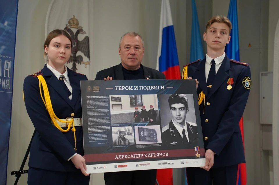 Стенды передали школам. ФОТО: Администрация Главы ЛНР