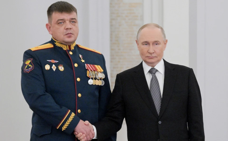 Награду генерал-майор получил из рук Президента России. Фото: kremlin.ru
