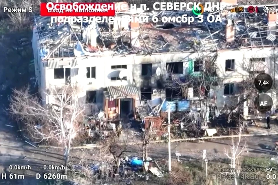 Штурмовики проводят в Северске поквартирный обход и помогают мирным жителям