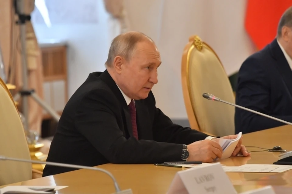 Путин заверил, что Правительство России продолжит оказывать всестороннюю поддержку казанскому форуму.