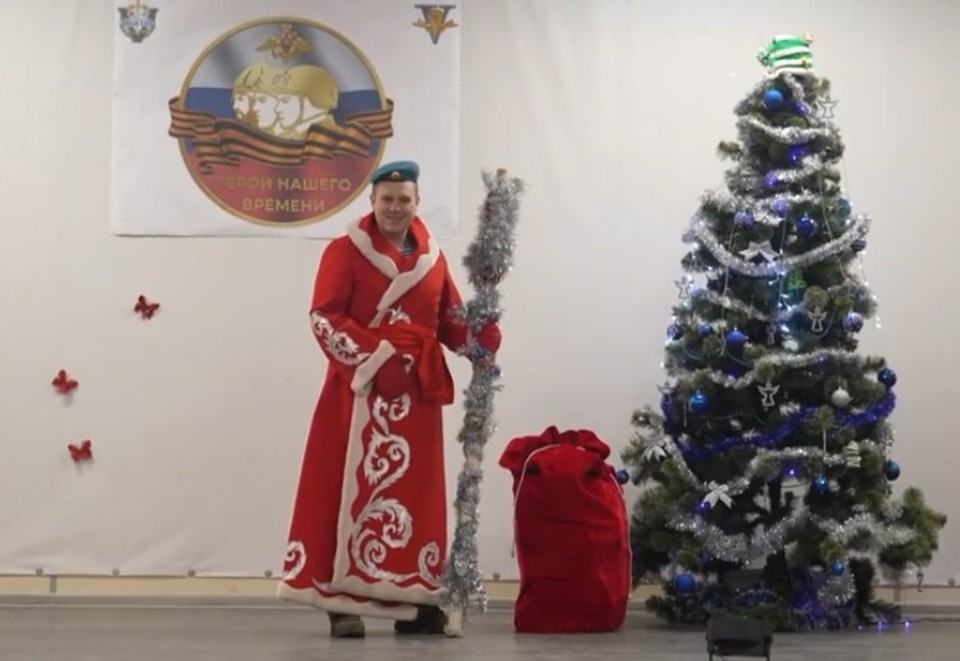 Ивановские десантники поздравили донецких школьников с наступающим Новым годом