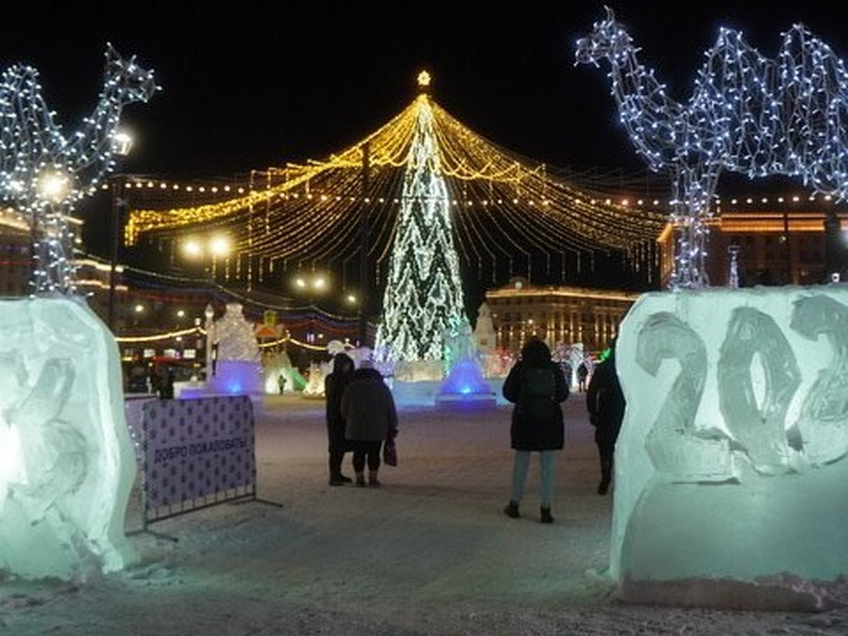 Первые часы 2026 года: ледовый городок на площади Революции будет открыт в  новогоднюю ночь - KP.RU