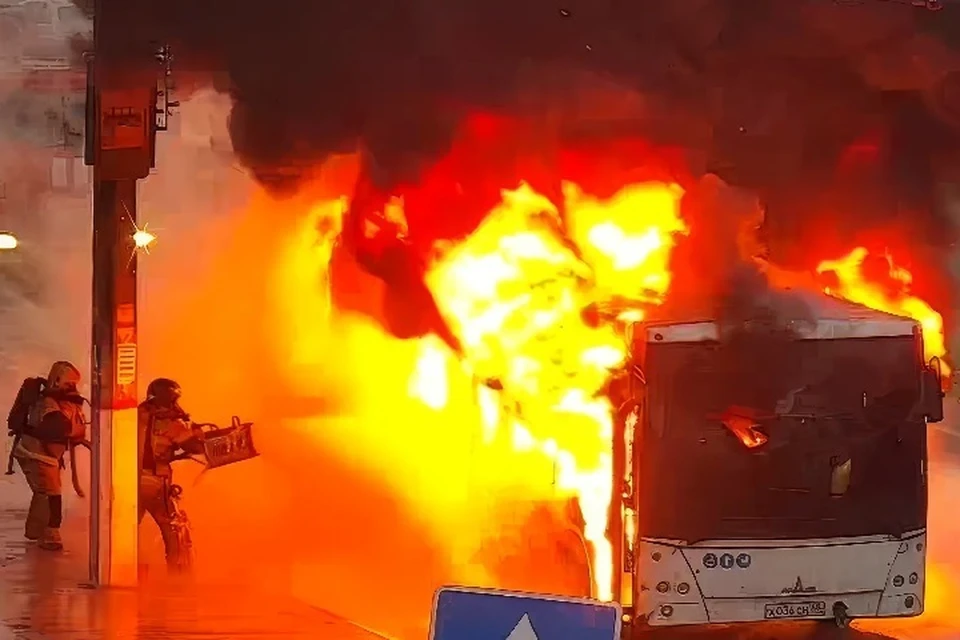 Пожарные потушили огонь менее чем за 10 минут. Фото: МЧС Чувашии