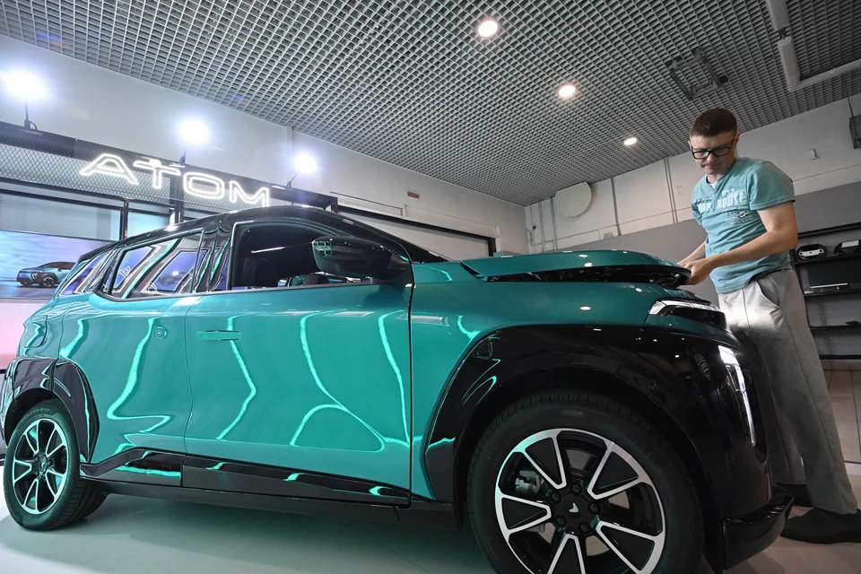 Салон «Атома» выполнен в минималистичном стиле.