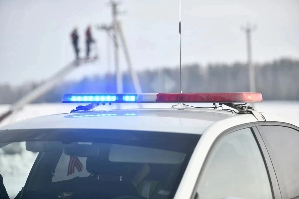 Мужчина продолжал движение, игнорируя приказы об остановке.