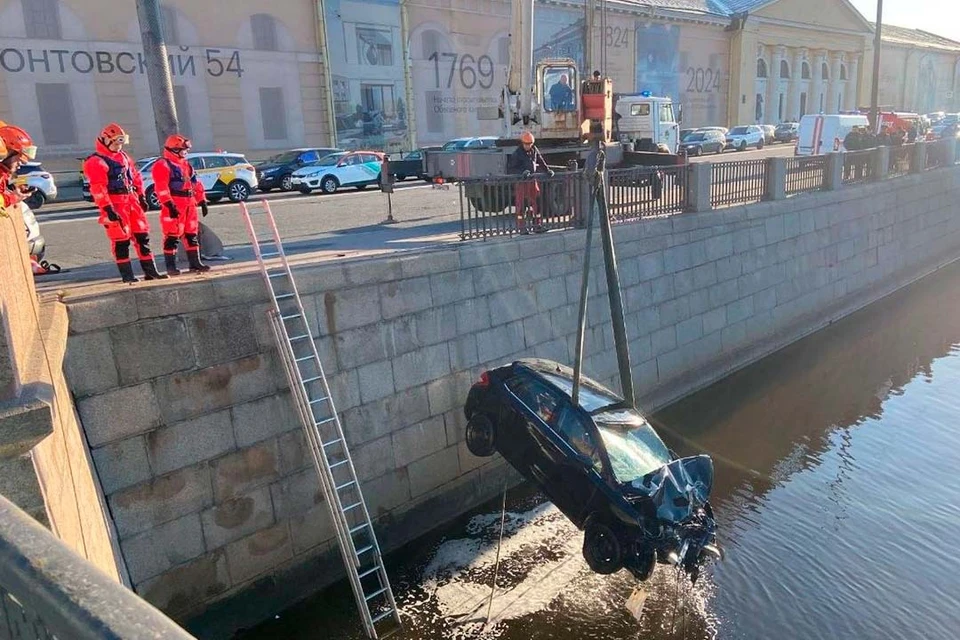 Пострадавших отвезли в ближайшую больницу. Фото: ГУ МЧС России по Петербургу